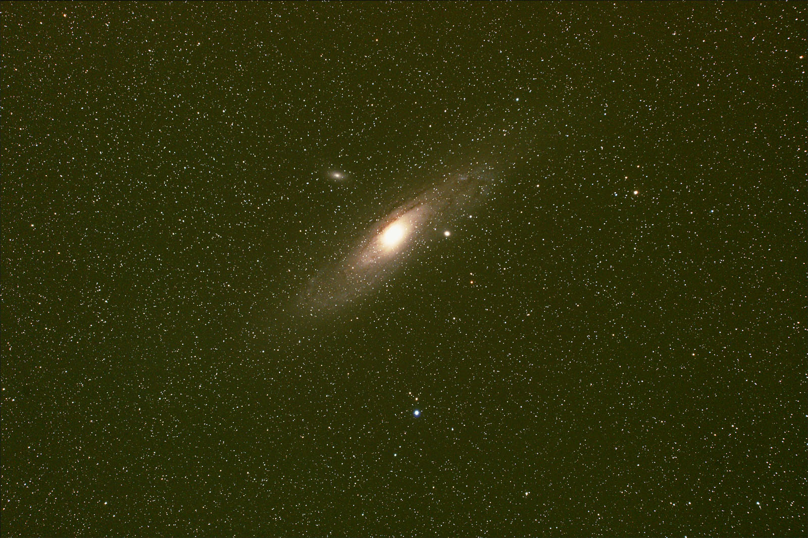 M31_14-8-2012_PTC_80-480_7870_ISO1600_4x9mins_v2_1600.jpg